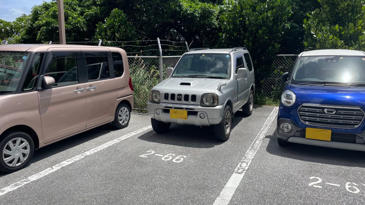 沖縄の縦に2台駐められる駐車場